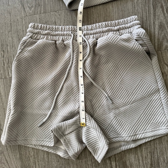 Geometric Patterned Top & Short Set NEW - Picture 6 of 8